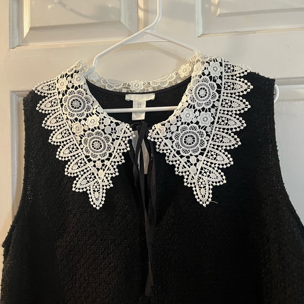 H&M Black Dress with White Lace Collar - Picture 2 of 3